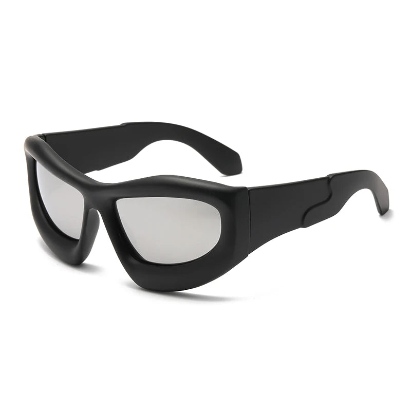Stoere zonnebril met zwart-zilveren montuur
