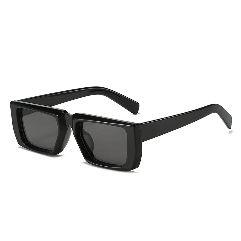 Een klassieke zwarte zonnebril voor een tijdloze stijl.