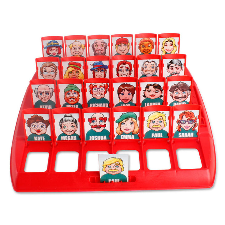 Gedetailleerde close-up van de hoogwaardige speelonderdelen van het Wie Ben Ik? Spel, waaronder kleurrijke figuren en speelbord.