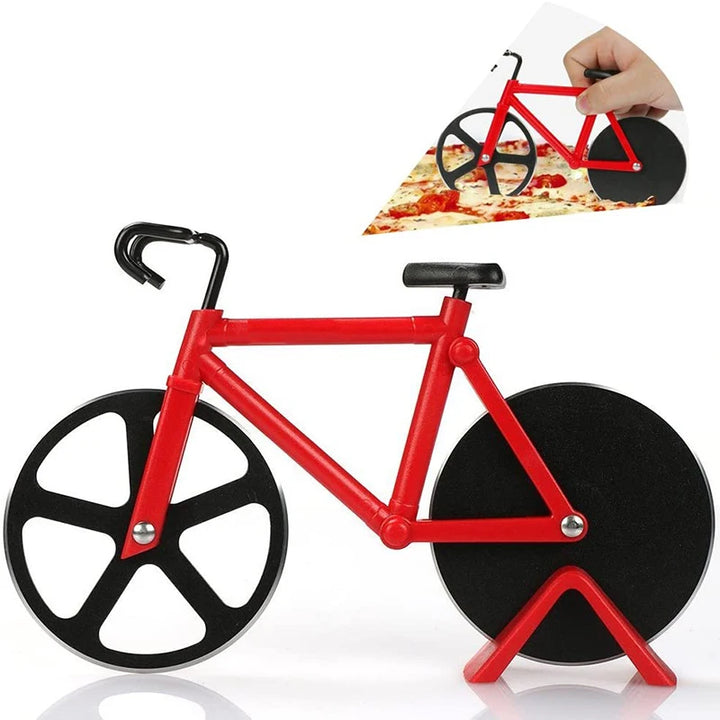 Een gedetailleerde weergave van de rode Fietsvormige Pizzasnijder, klaar om pizza te snijden.