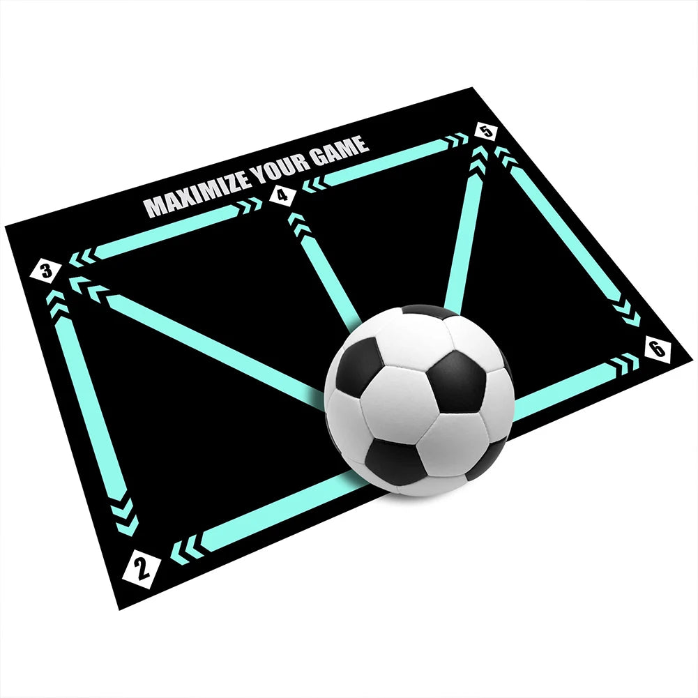 Anti-slip Voetbal Speelmat met bal en voetbalveldontwerp.