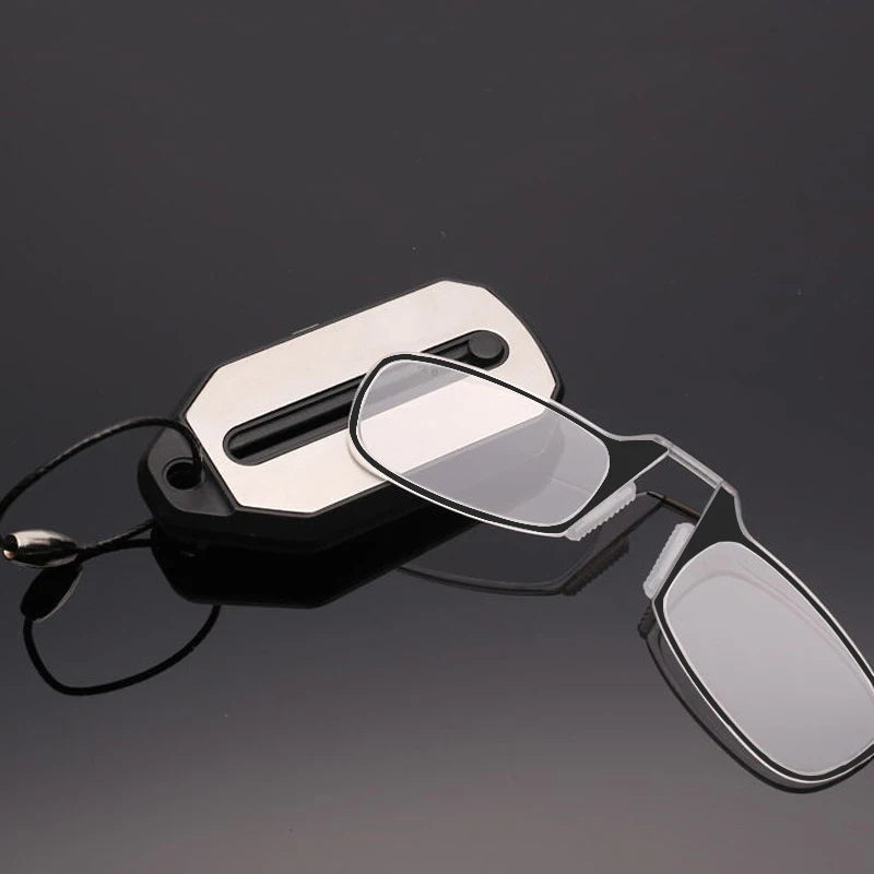 "Handige Clip-on Leesbril met Sleutelhanger, ideaal voor onderweg.