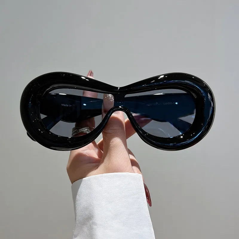Stoere Retro  Zonnebril in Zwart - Fashion Eyewear met UV400 Bescherming voor Mannen en Vrouwen