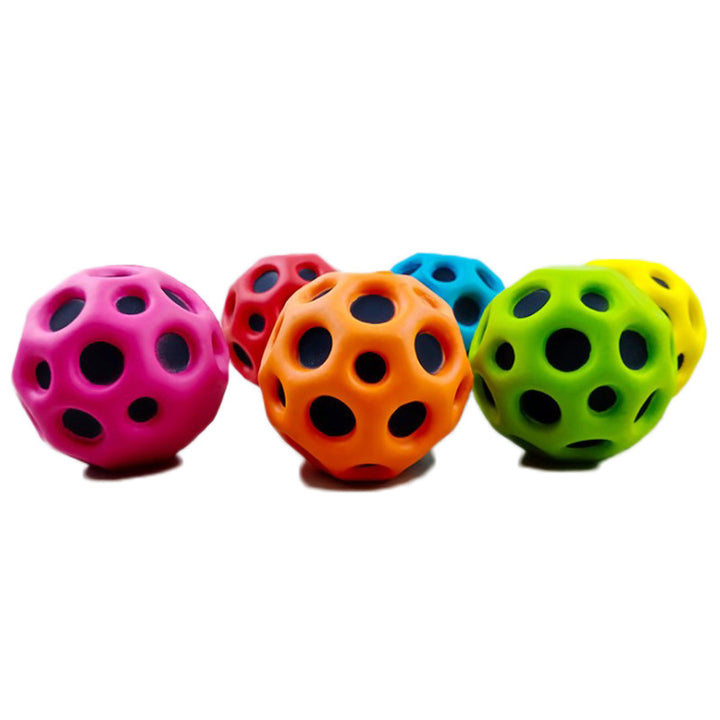 Diverse kleuren anti-stressballen geordend op een rij