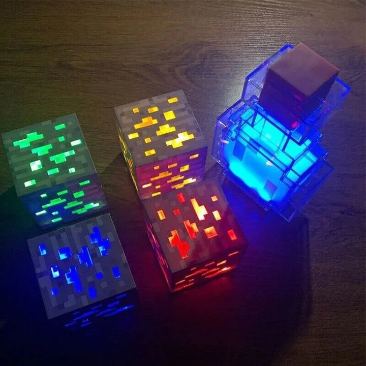 Ontdek de diversiteit! Diamond, Gold, en Emerald Block Tafellampen samen in één beeld, brengen de magie van Minecraft in elke hoek van je kamer.